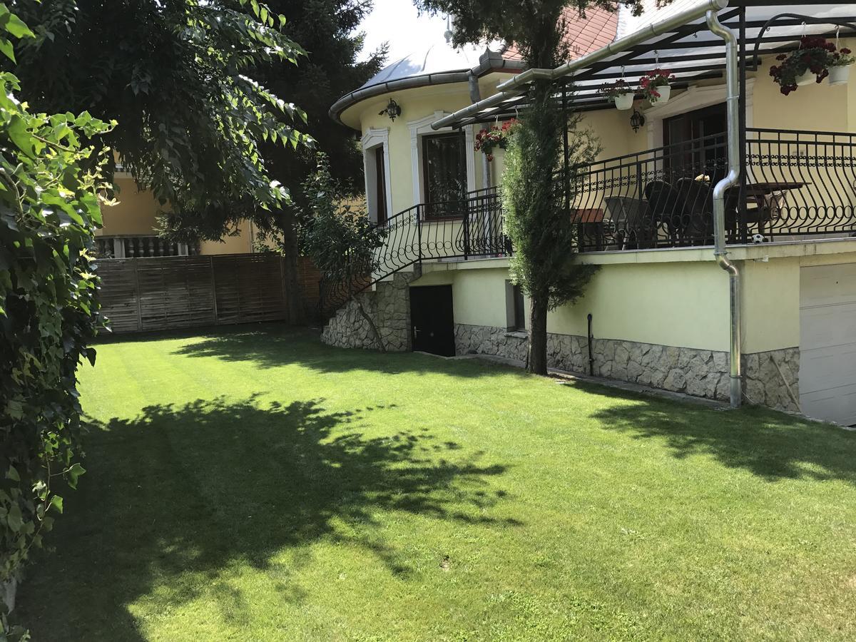 Palma Villa In City Park Budapest - Semi Suteren Exterior foto